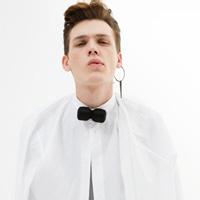 英伦白色男生头像图片_WWW.WHOISQQ.COM