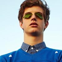 英伦白色男生头像图片_WWW.WHOISQQ.COM