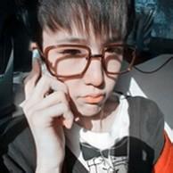 拿苹果男生头像图片_WWW.WHOISQQ.COM
