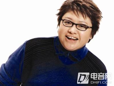 男生带耳机虚幻头像图片_WWW.WHOISQQ.COM