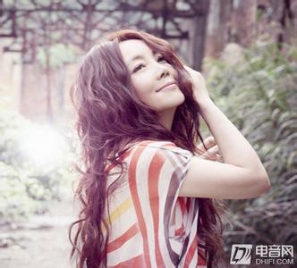 男生带耳机虚幻头像图片_WWW.WHOISQQ.COM