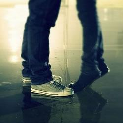 qq头像图片男生半身背影_WWW.WHOISQQ.COM