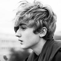 优雅的男生头像图片_WWW.WHOISQQ.COM