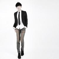 男生戴领带的qq头像图片_WWW.WHOISQQ.COM