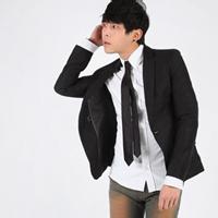 男生戴领带的qq头像图片_WWW.WHOISQQ.COM