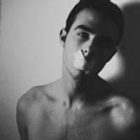 溺水的男生头像图片_WWW.WHOISQQ.COM