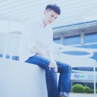 蓝色衬衣男生头像图片_WWW.WHOISQQ.COM