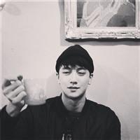qq男生开学头像图片_WWW.WHOISQQ.COM