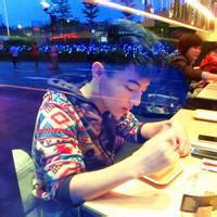 头像图片男生小青年带纹身_WWW.WHOISQQ.COM