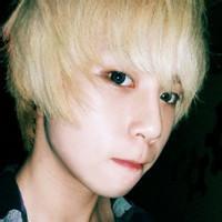 白发男生帅气头像图片_WWW.WHOISQQ.COM