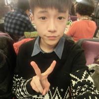 剪刀手的男生头像图片_WWW.WHOISQQ.COM