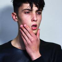欧美男生哭头像图片_WWW.WHOISQQ.COM