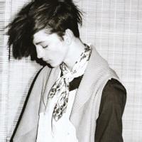 一个人欧美男生头像图片_WWW.WHOISQQ.COM