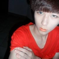 男生红色头像图片_WWW.WHOISQQ.COM