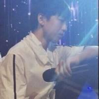 四叶草男生专属头像图片_WWW.WHOISQQ.COM