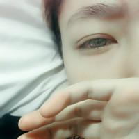 qq头像图片男生躺下的_WWW.WHOISQQ.COM