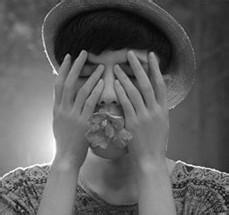 男生戴帽子萌头像图片_WWW.WHOISQQ.COM