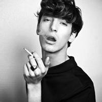 颓废英伦风男生头像图片_WWW.WHOISQQ.COM