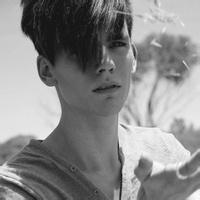颓废英伦风男生头像图片_WWW.WHOISQQ.COM