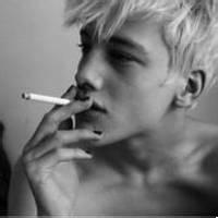 qq头像图片烟雾男生_WWW.WHOISQQ.COM