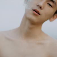 qq头像图片烟雾男生_WWW.WHOISQQ.COM