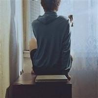 颓废英伦风男生头像图片_WWW.WHOISQQ.COM