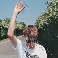 颓废英伦风男生头像图片_WWW.WHOISQQ.COM