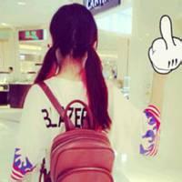 个性网男生背书包头像图片_WWW.WHOISQQ.COM