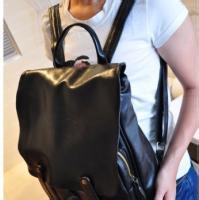 个性网男生背书包头像图片_WWW.WHOISQQ.COM