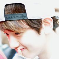 qq头像图片男生exo边伯贤_WWW.WHOISQQ.COM