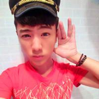 有气质的红色男生头像图片_WWW.WHOISQQ.COM