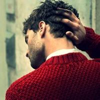 男生穿红衣服头像图片大图_WWW.WHOISQQ.COM