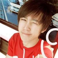 男生穿红衣服头像图片大图_WWW.WHOISQQ.COM
