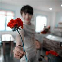 qq男生叼花头像图片_WWW.WHOISQQ.COM
