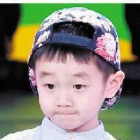 男生抱羊的头像图片_WWW.WHOISQQ.COM
