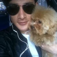 男生抱狗头像图片吧_WWW.WHOISQQ.COM
