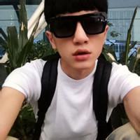 男生抱狗头像图片吧_WWW.WHOISQQ.COM