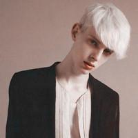 男生头像图片西服_WWW.WHOISQQ.COM