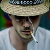 em抽烟男生拽头像图片_WWW.WHOISQQ.COM