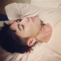 男生雨伞头像图片_WWW.WHOISQQ.COM