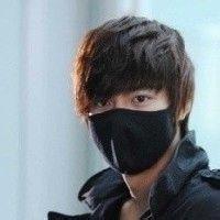 戴口罩的男生头像图片黑色_WWW.WHOISQQ.COM