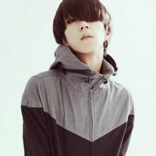 头发遮住眼睛男生头像图片_WWW.WHOISQQ.COM