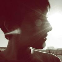 男生无奈感伤头像图片_WWW.WHOISQQ.COM