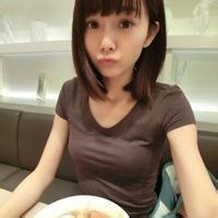 男生靠树头像图片_WWW.WHOISQQ.COM