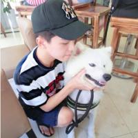 男生和宠物狗头像图片_WWW.WHOISQQ.COM