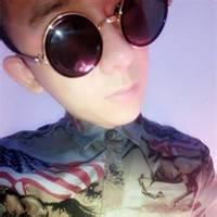 社会男生拿抢头像图片_WWW.WHOISQQ.COM