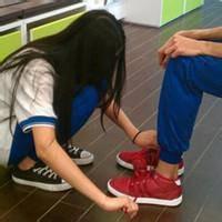 qq头像图片跷二郎腿男生_WWW.WHOISQQ.COM