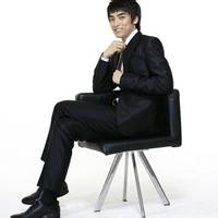 qq头像图片跷二郎腿男生_WWW.WHOISQQ.COM