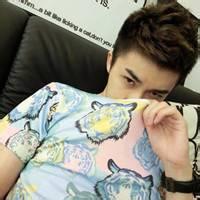 男生写作业时的头像图片_WWW.WHOISQQ.COM