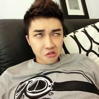男生写作业时的头像图片_WWW.WHOISQQ.COM